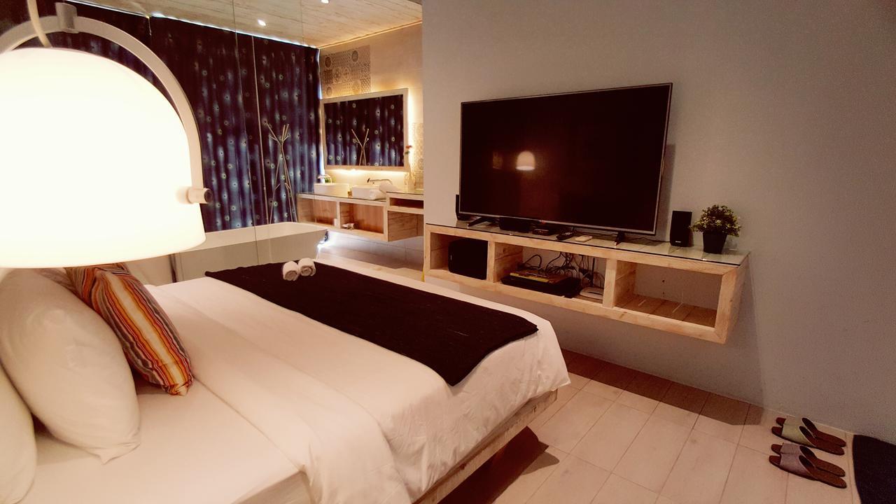 南湾 アジュール Bed & Breakfast エクステリア 写真